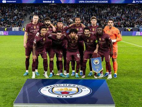 Hráči Manchestru City pózujú pre skupinovú fotografiu pred zápasom Slovan Bratislava - Manchester City v 2. kole Ligy majstrov.