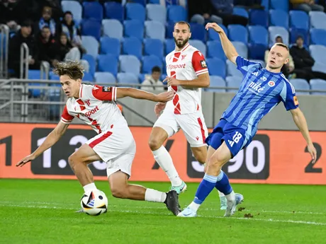 Hugo Pavek (vľavo) a Nino Marcelli v zápase ŠK Slovan Bratislava - AS Trenčín v 10. kole Niké ligy.