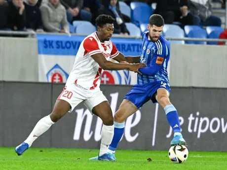 Kenan Bajrič (vpravo) a vľavo Rahim Ibrahim v zápase ŠK Slovan Bratislava - AS Trenčín v 10. kole Niké ligy.