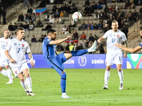 Elvin Čafargulijev, Lukáš Haraslín a Tomáš Suslov v zápase Azerbajdžan - Slovensko v skupine 1 C-divízie Ligy národov.