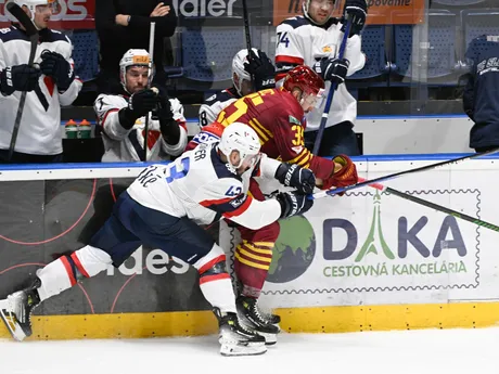 Na snímke vľavo Patrik Maier (Slovan) a vpravo Denis Hudec (Trenčín) 