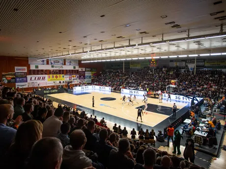 Na snímke pohľad na atmosféru v zápase 3. kola J-skupiny Európskeho pohára (EP) FIBA v basketbale mužov medzi BC Prievidza - Bilbao Basket.