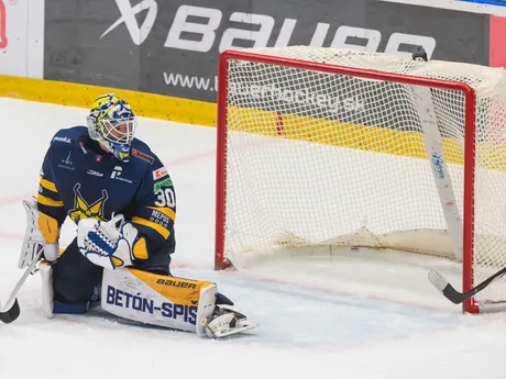 Na snímke brankár Mareks Mitens (SNV)  v zápase  10. kola Tipos extraligy HC Slovan Bratislava - HK Spišská Nová Ves.