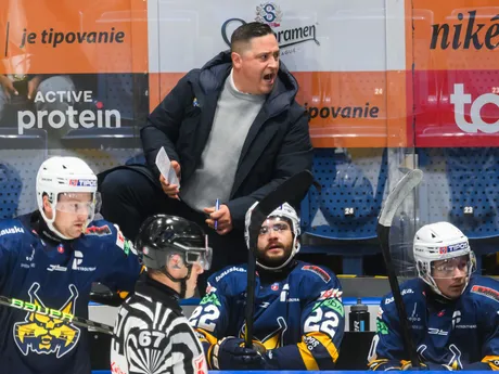 Na snímke tréner Špišskej Novej Vsi Jason O’Leary v zápase  10. kola Tipos extraligy HC Slovan Bratislava - HK Spišská Nová Ves.