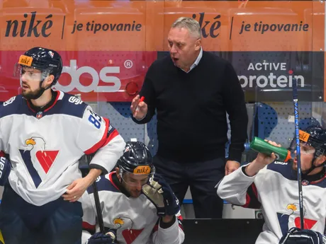 Na snímke tréner Slovana Peter Oremus  v zápase  10. kola Tipos extraligy HC Slovan Bratislava - HK Spišská Nová Ves.