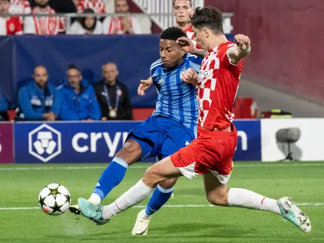 Cesar Blackman (vľavo) a Ladislav Krejčí v zápase Girona FC - ŠK Slovan Bratislava v 3. kole ligovej fázy Ligy majstrov.