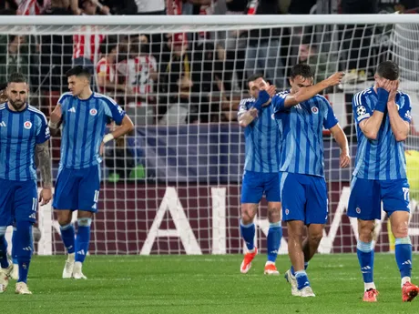 Sprava Danylo Ihnatenko, Dávid Strelec, Guram Kašia, Marko Tolič a Tigran Barseghjan po inkasovanom góle v zápase Girona FC - ŠK Slovan Bratislava v 3. kole ligovej fázy Ligy majstrov.