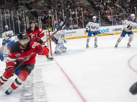 Tomáš Tatar v zápase Buffalo - New Jersey v Prahe