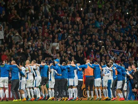 Radosť slovenských futbalistov po víťazstve 2:1 nad Španielskom vo futbalovom  kvalifikačnom zápase na EURO 2016 v C-skupine.