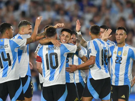 Futbalisti Argentíny oslavujú gól v zápase kvalifikácie na MS 2026 Argentína - Bolívia.