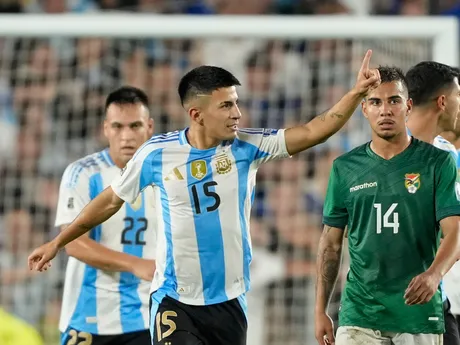 Thiago Almada oslavuje gól v zápase kvalifikácie na MS 2026 Argentína - Bolívia.