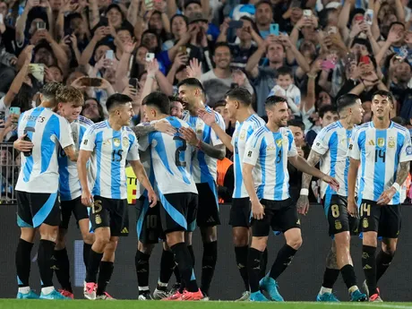 Futbalisti Argentíny oslavujú gól v zápase kvalifikácie na MS 2026 Argentína - Bolívia.