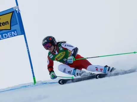 Stephanie Brunnerová počas 1. kola obrovského slalomu v rakúskom stredisku Sölden.