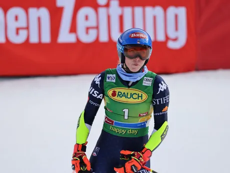 Sklamaná Mikaela Shiffrinová v cieli 2. kola obrovského slalomu v rakúskom stredisku Sölden.