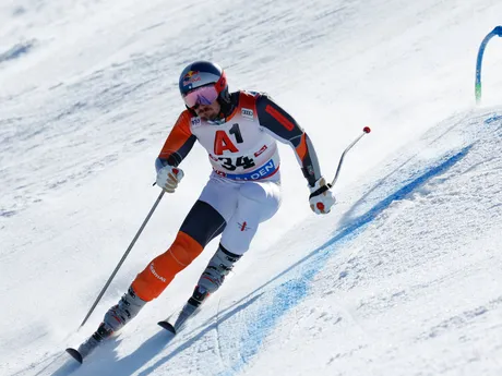 Marcel Hirscher sa vo farbách Holandska vrátil v Söldene do Svetového pohára. 