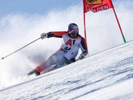 Marcel Hirscher počas prvého kola obrovského slalomu v rakúskom Söldene.