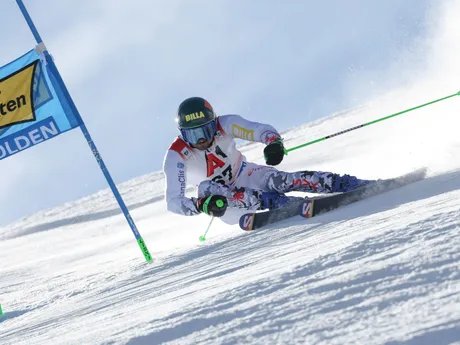 Slovenský lyžiar Andreas Žampa počas obrovského slalomu v rakúskom Söldene.