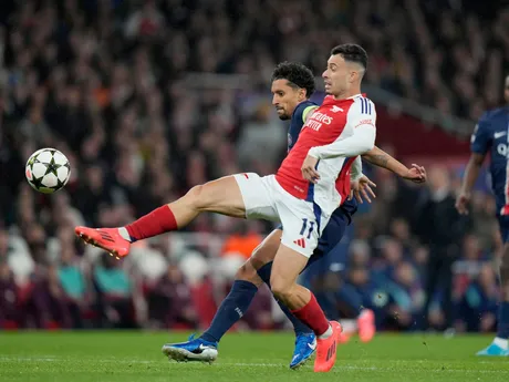 Futbalista Arsenalu Gabriel Martinelli v zápase 2. kola ligovej fázy Ligy majstrov Arsenal FC - Paríž St. Germain.