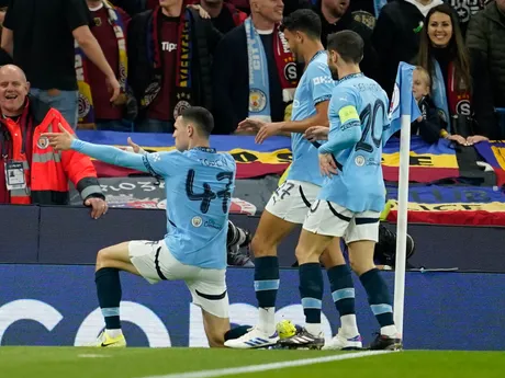 Phil Foden oslavuje gól v zápase 3. kola Ligy majstrov Manchester City - Sparta Praha.