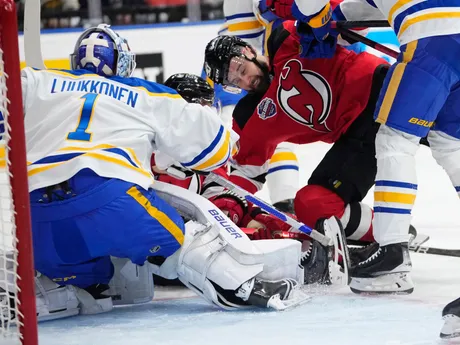 Tomáš Tatar v zápase Buffalo - New Jersey v Prahe