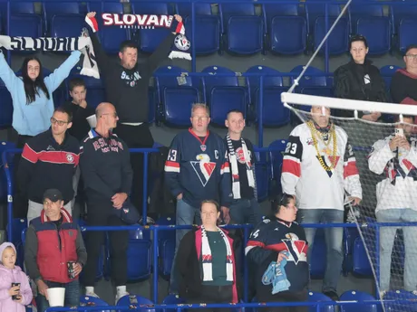 Fanklub Slovana Bratislava počas zápasu 11. kola hokejovej Tipos extraligy HC Košice - HC Slovan Bratislava.