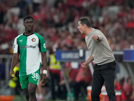 Tréner Feyenoordu Brian Priske v zápase Benfica Lisabon - Feyenoord Rotterdam v 3. kole ligovej fázy Ligy majstrov.