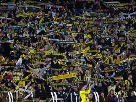 Fanúšikovia Fenerbahce počas zápasu Európskej ligy Fenerbahce - Manchester United. 