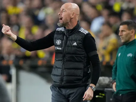 Erik ten Hag počas zápasu Európskej ligy Fenerbahce - Manchester United. 