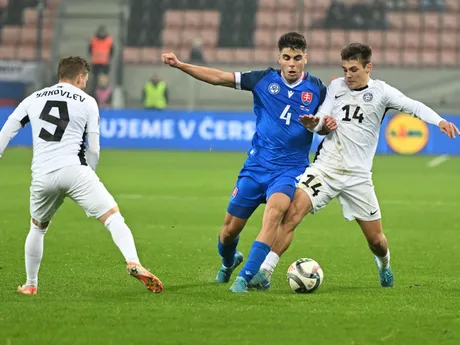 Ioan Jakovlev, Adam Obert a Patrik Kristal počas zápasu C-divízie Ligy národov (LN) Slovensko - Estónsko.