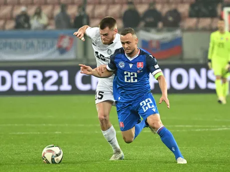 Stanislav Lobotka a Alex Tamm počas zápasu C-divízie Ligy národov (LN) Slovensko - Estónsko.