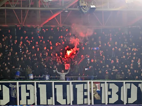 Na snímke fanúšikovia Dinama povzbudzujú počas zápasu 4. kola ligovej fázy Ligy majstrov (LM) vo futbale ŠK Slovan Bratislava - Dinamo Záhreb v Bratislave v utorok 5. novembra 2024. FOTO TASR - Michal Svítok




- Slovensko
- šport
- futbal
- liga
- majstrov
- LM
- kolo
- štvrté
- ligová
- fáza
- Slovan
- Bratislava 
- Chorvátsko
- Dinamo
- Záhreb
- BAX