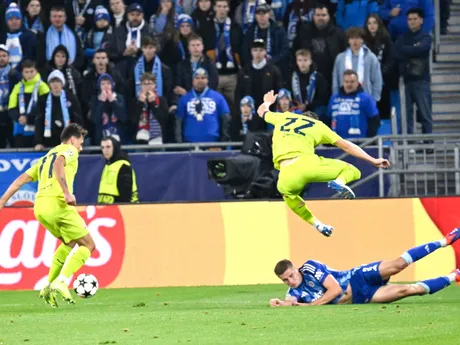 Na snímke zľava Sandro Kulenovič, Stefan Ristovski (obaja Dinamo) a Siemen Voet (Slovan) bojujú o loptu počas zápasu 4. kola ligovej fázy Ligy majstrov (LM) vo futbale ŠK Slovan Bratislava - Dinamo Záhreb v Bratislave v utorok 5. novembra 2024. FOTO TASR - Pavel Neubauer





- Slovensko
- šport
- futbal
- liga
- majstrov
- LM
- kolo
- štvrté
- ligová
- fáza
- Slovan
- Bratislava 
- Chorvátsko
- Dinamo
- Záhreb
- BAX