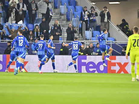 David Strelec (druhý sprava) sa teší so spoluhráčmi po strelenom úvodnom góle v zápase ŠK Slovan Bratislava - Dinamo Záhreb v 4. kole ligovej fázy Ligy majstrov.