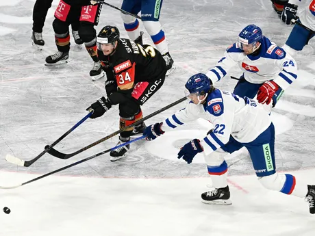 zľava Tom Kühnhackl (Nemecko), Kristian Pospíšil a Marek Korenčík (obaja Slovensko)