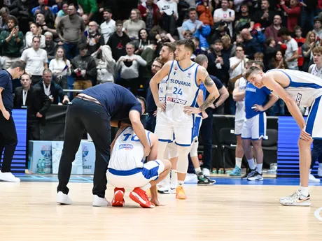 Slovenskí basketbalisti reagujú po prehre v zápase 3. kola C-skupiny kvalifikácie ME 2025 v basketbale mužov Slovensko - Španielsko.