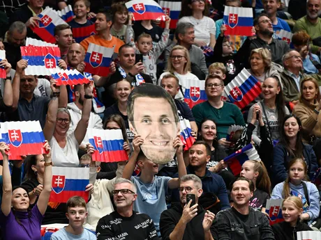 Slovenskí fanúšikovia povzbudzujú počas zápasu 3. kola C-skupiny kvalifikácie ME 2025 v basketbale mužov Slovensko - Španielsko.