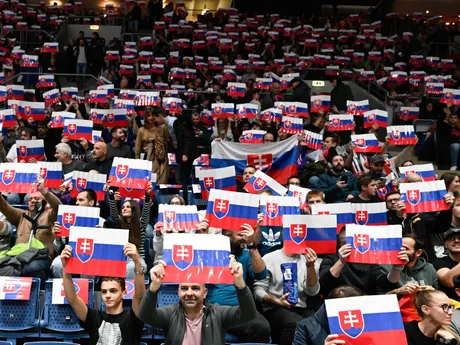 Slovenskí fanúšikovia povzbudzujú počas zápasu 3. kola C-skupiny kvalifikácie ME 2025 v basketbale mužov Slovensko - Španielsko.