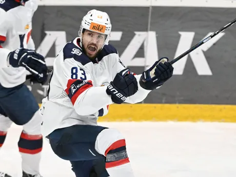 Na snímke radosť strelca vyrovnávajúceho gólu Martina Bakoša (Slovan) v dohrávke 23. kola Tipos extraligy HC Slovan Bratislava - HC Nové Zámky.