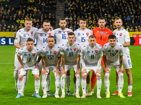 Futbalisti základnej jedenástky Slovenska pózujú pred zápasom 5. kola C-divízie Ligy národov Švédsko - Slovensko.