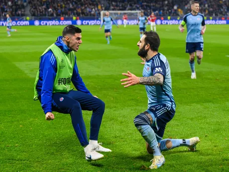 Tigran Barseghjan (Slovan) sa teší z gólu v zápase 5. kola ligovej fázy Ligy majstrov Slovan Bratislava - AC Miláno.