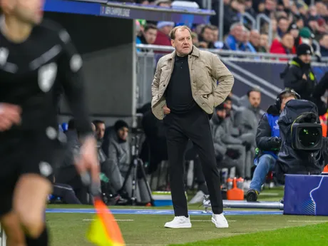 Tréner ŠK Slovan Bratislava Vladimír Weiss st. v zápase 5. kola ligovej fázy Ligy majstrov Slovan Bratislava - AC Miláno.