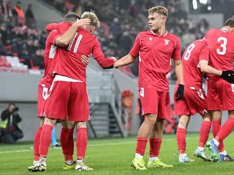 Na snímke radosť hráčov Trenčína po strelení gólu počas zápasu 3. kola majstrovskej vetvy mladežníckej Ligy majstrov 2024/2025 medzi AS Trenčín U19 - Olympiacos Pireus FC U19.