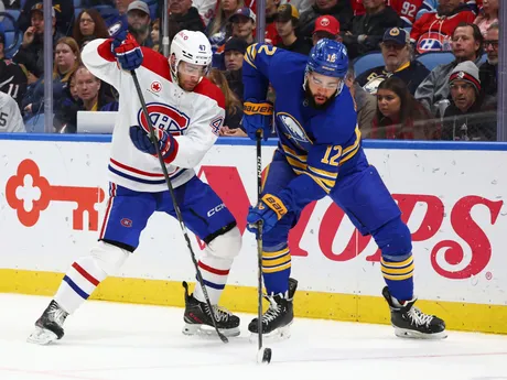 Momentka zo zápasu Buffalo Sabres - Montreal Canadiens v NHL.