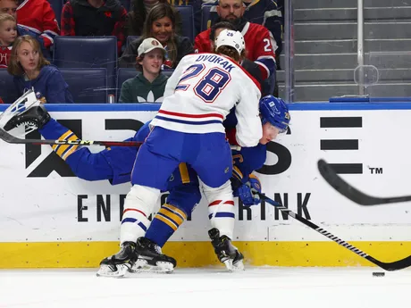 Momentka zo zápasu Buffalo Sabres - Montreal Canadiens v NHL.