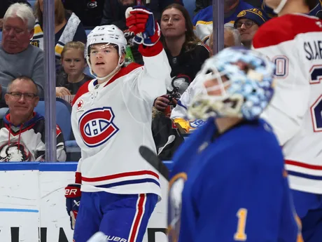 Momentka zo zápasu Buffalo Sabres - Montreal Canadiens v NHL.