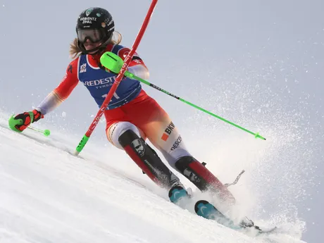 Švajčiarka Camille Rastová počas 1. kola slalomu vo Svetovom pohári alpských lyžiarok vo fínskom Levi.