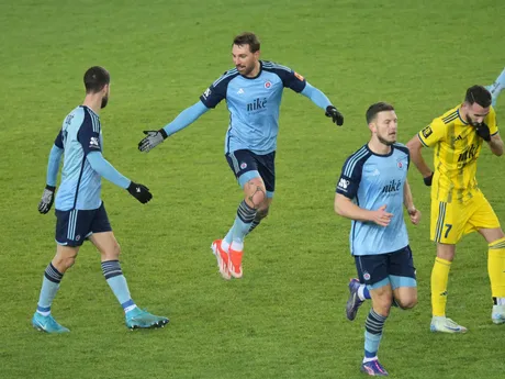 Tigran Barseghjan sa so spoluhráčmi teší po strelenom góle v zápase FC Košice - ŠK Slovan Bratislava v 15. kole Niké ligy.