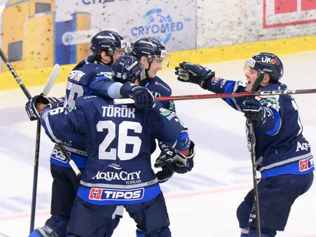 Gólová radosť hráčov Popradu po úvodnom góle v zápase 22. kola Tipos extraligy HC Nové Zámky - HK Poprad.