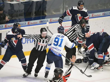 Šarvátka počas zápasu HK Poprad - HC Slovan Bratislava v 17. kole Tipos extraligy.