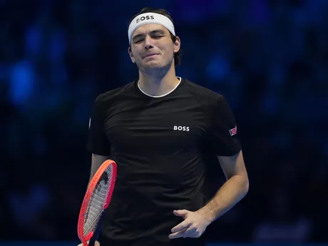 Americký tenista Taylor Fritz počas finálového zápasu Turnaja majstrov proti Jannikovi Sinnerovi.